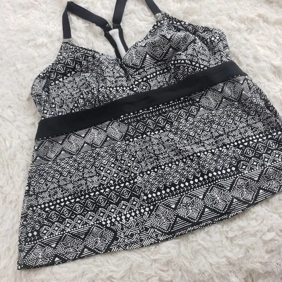 Kona Sol black Aztec and Geometric Swimsuit top - Picture 7 of 8